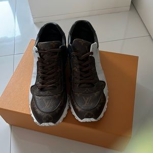 Louis Vuitton men sneakers like new